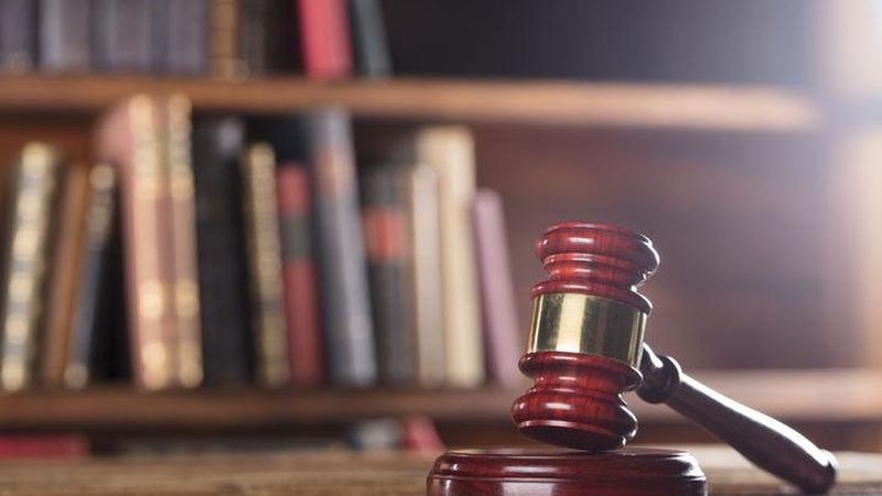 选择专利审查厂家时，首先要关注其专业资质。一个合格的厂家应具备以下条件：